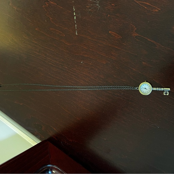 Claire’s Long Necklace with Key-Shapes Clock - Picture 3 of 3